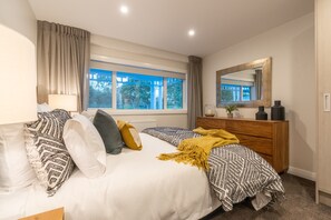 Blackout drapes, soundproofing, iron/ironing board - The Village Reserve (Auckland)