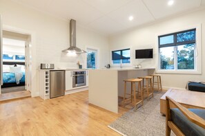 Full-size fridge, microwave, oven, stovetop - The Village Reserve (Auckland)