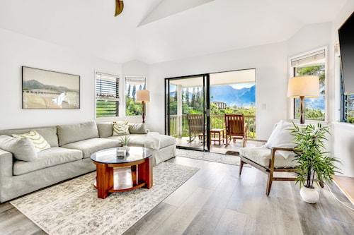 Private Princeville Retreat w/ Hanalei Bay View!
