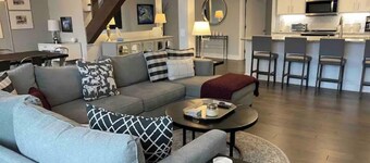 Downtown West Jefferson 3 bedroom apartment walking distance to everything.