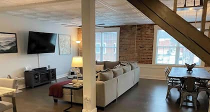 Downtown West Jefferson 3 bedroom apartment walking distance to everything.