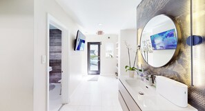 Couples treatment room(s), body treatments, deep-tissue massages