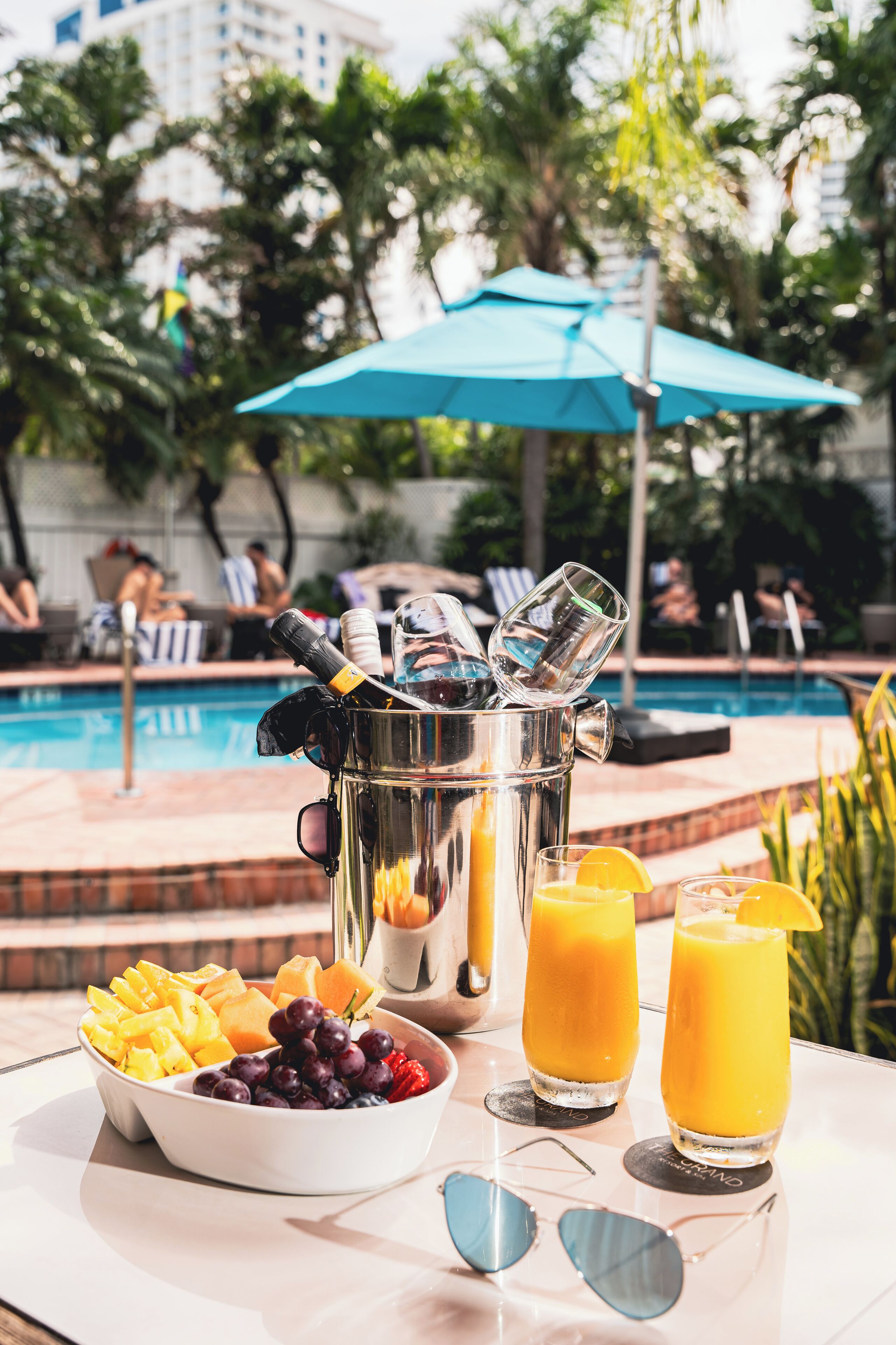 4 piscinas al aire libre, sombrillas, sillones reclinables de piscina