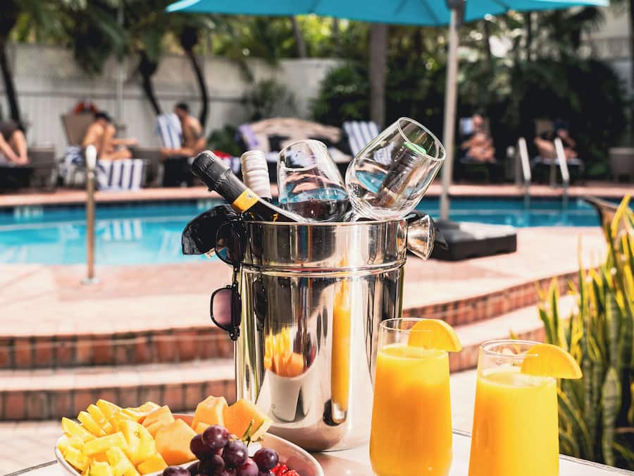 4 outdoor pools, pool umbrellas, sun loungers