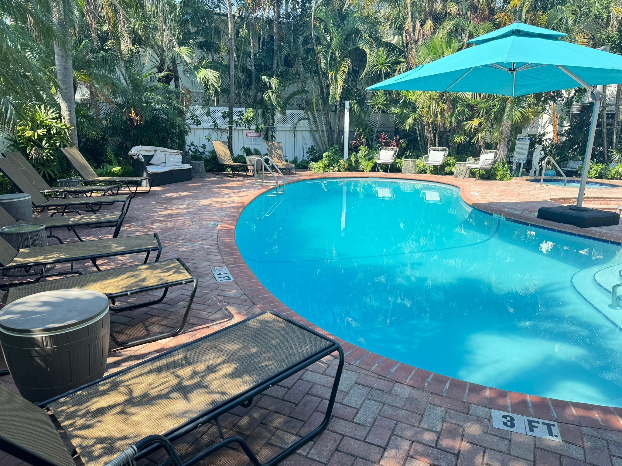 4 個室外泳池；泳池傘、躺椅