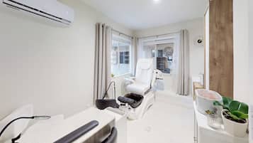 커플 트리트먼트룸, 딥티슈 마사지, 스웨덴식 마사지, 바디 스크럽, 페이셜 트리트먼트, 매니큐어/페디큐어