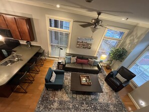 Smart TV, fireplace, DVD player, books - Downtown Charmer (Greensboro)