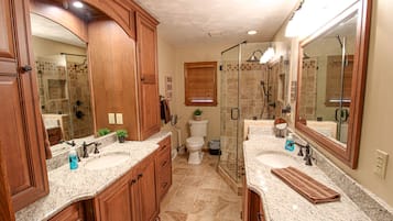 Ensemble douche/baignoire, sèche-cheveux, serviettes fournies, savon