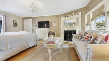 1 dormitorio, tabla de planchar con plancha, wifi y ropa de cama