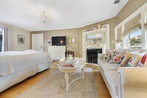 1 dormitori, planxa i posts de planxar, wifi i roba de llit