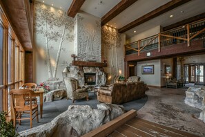 Signature Condo, 3 Bedrooms, Balcony, Mountain View (Springs 8913) | Interior entrance