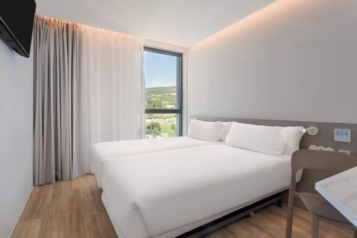 In-room safe, soundproofing, WiFi (free)