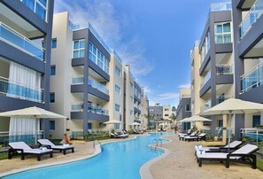 Outdoor pool - Beachfront Condo, 2 Pools & Private Beach Access, Sleeps 8 Guests (Punta Cana)