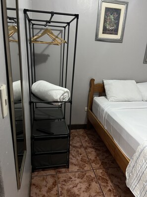 雙人房 | 筆電工作空間、免費無線上網