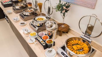 Se sirven desayunos, comidas y cenas