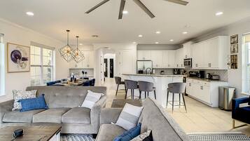 Smart TV, videojuegos, futbolito y libros