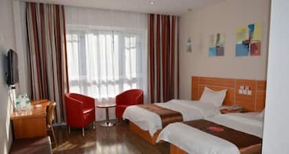 Aoliyang Business Hotel (Zhuanghe Jinma Plaza)