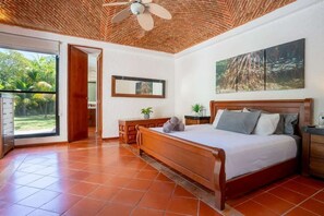 5 Schlafzimmer, Bügeleisen/Bügelbrett, Reisekinderbett, WLAN