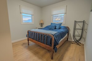 2 habitaciones, caja de seguridad en la habitación y escritorio 