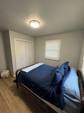 2 bedrooms, in-room safe, desk, iron/ironing board