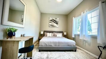 6 kamar tidur, setrika/meja setrika, tempat tidur bayi, dan Wi-Fi