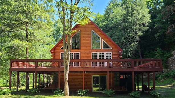 A two-story log cabin with a balcony, surrounded by lush greenery. - Hocking hills
Logan Ohio
A birds eye view cabin rentals (Logan)