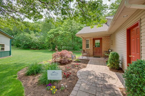 Cozy 'Garden Room' in Welsh Mountain Suites!