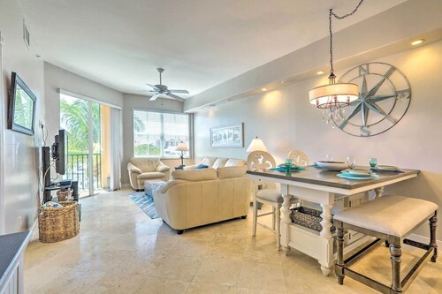 Waterfront Condo-Sleeps 6. Burnt Store Marina. Pool, Golf, boating, and more.