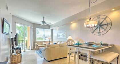 Waterfront Condo-Sleeps 6. Burnt Store Marina. Pool, Golf, boating, and more.