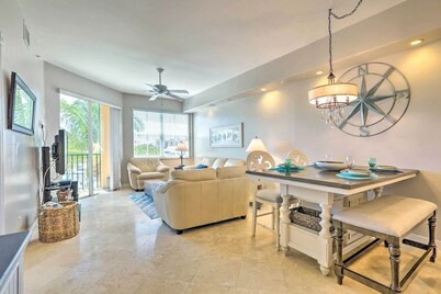 Waterfront Condo-Sleeps 6. Burnt Store Marina. Pool, Golf, boating, and more.