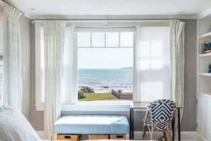 6 bedrooms, desk, iron/ironing board, travel cot