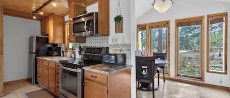 Geladeira, micro-ondas, fogão, cooktop