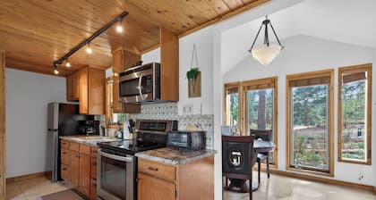 Charming Cabin on Dream Property