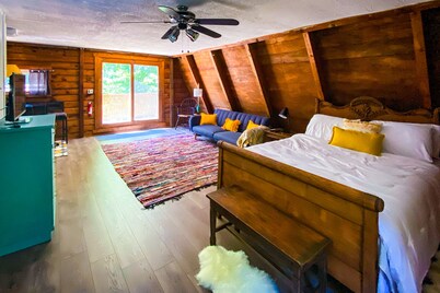 Cozy Loft Cabin high above Bashakill Wildlife Refuge