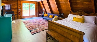 Cozy Loft Cabin high above Bashakill Wildlife Refuge