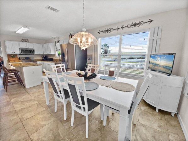 Cottage, 3 Bedrooms | Dining