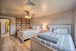 2 bedrooms, free Internet, bed sheets - Golf Course & Lake Views: Cozy Afton Condo! (Afton)