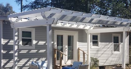 Cozy Corner house with garden located 15 to 20 mins from beach