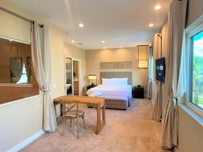 4 quartos, ferros/tábuas de passar roupa, berço de viagem