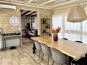 Dining - Villa 1 hour from Paris with heated pool and indoor Jacuzzi (Jaulnes)