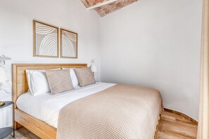 1 slaapkamer, een strijkplank/strijkijzer, wifi, beddengoed