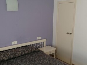 2 makuuhuonetta, silitysrauta/-lauta, internet