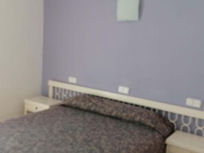 2 bedrooms, iron/ironing board, internet