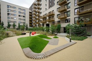 Exterior - Amazing Walthamstow 2BR w/ Gym, Lounge & Concierge nr Tube, by Blueground (London)