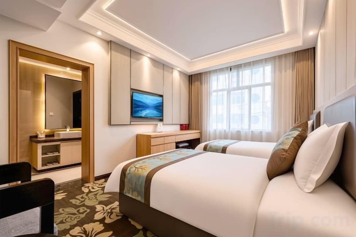 Elegant Preferred Twin Room (Courtyard Garden View + Heated Toilet Seat)
