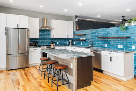 Fridge, microwave, stovetop, coffee/tea maker. Craft District Loft - Michigan