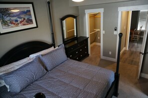 3 habitaciones, escritorio, wifi gratis y ropa de cama
