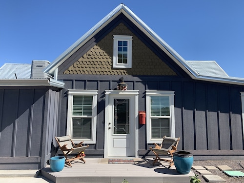 Downtown Fruita! Modern 3-BR home with master suite & locked bike storage