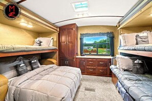 2 soverom, strykejern/-brett, wi-fi (inkludert) og sengetøy