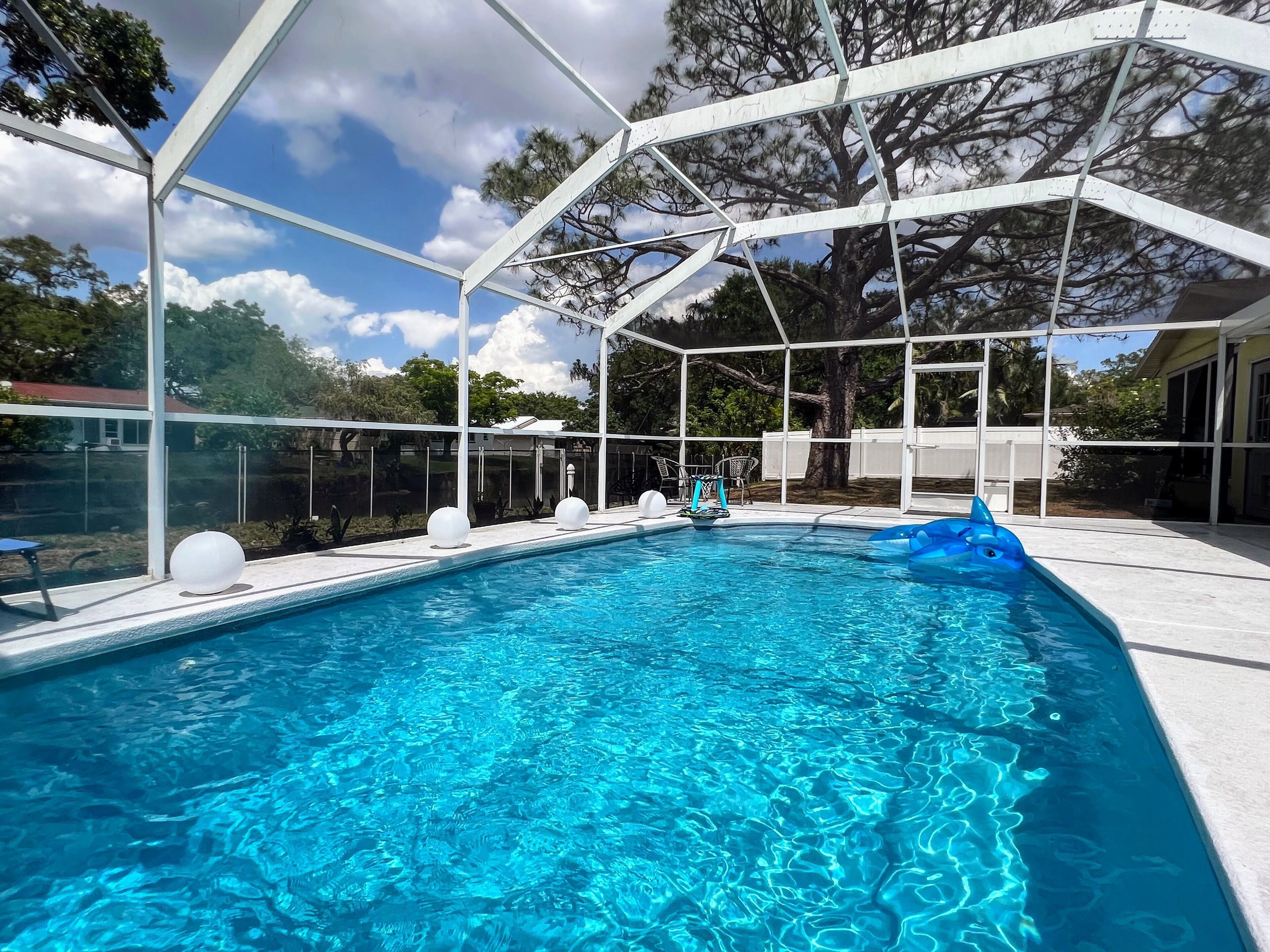 Pond-side ART-home with private patio and pool. DOGS WELCOME
